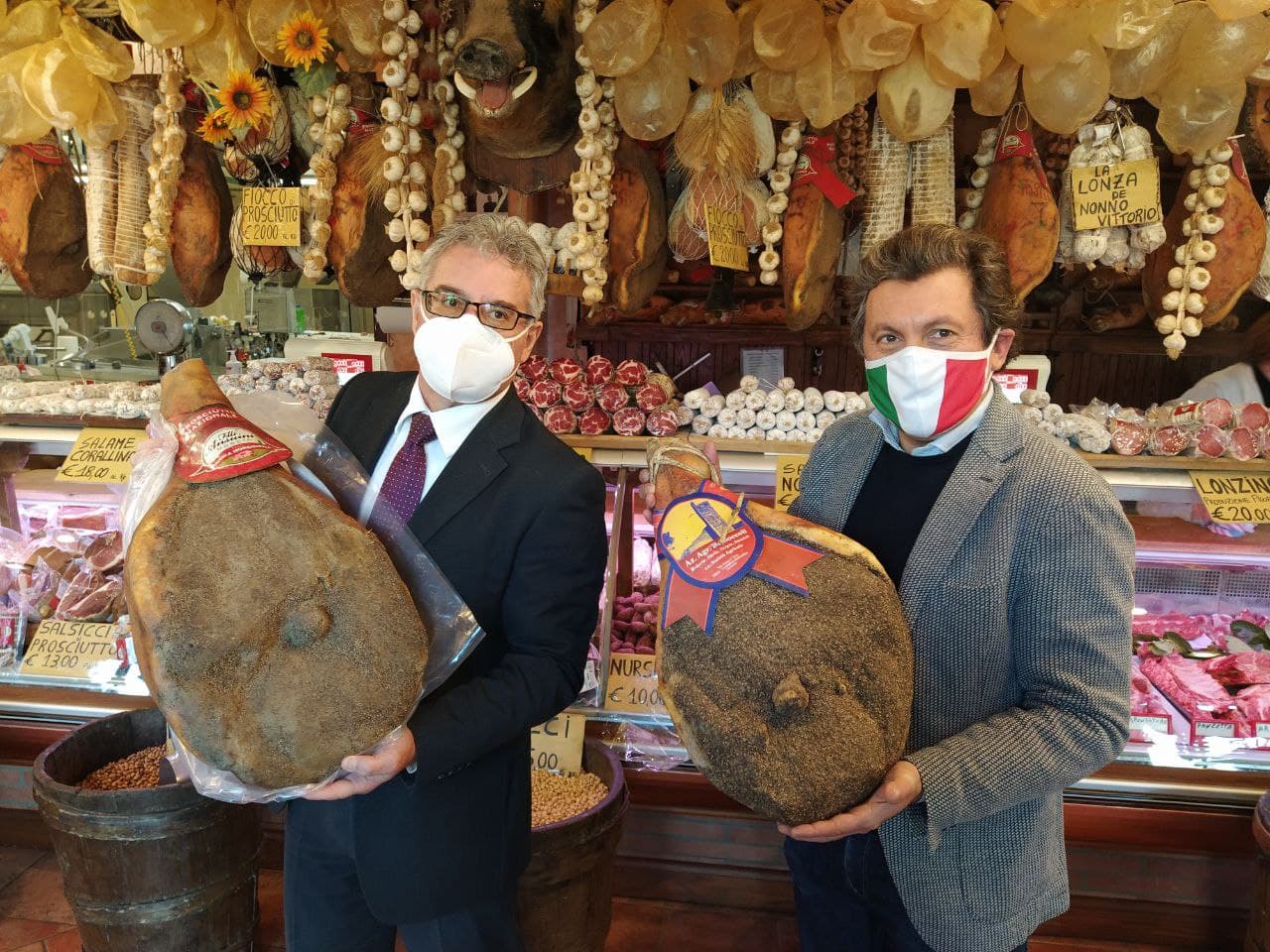 Parte la sfida del “Prosciutto” tra il comune di Norcia e quello di Castiglion Fiorentino