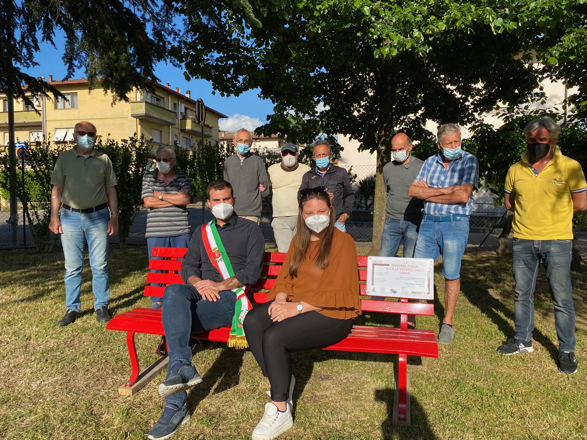 Un’altra panchina rossa a Soci nel parco giochi di via del Cedro