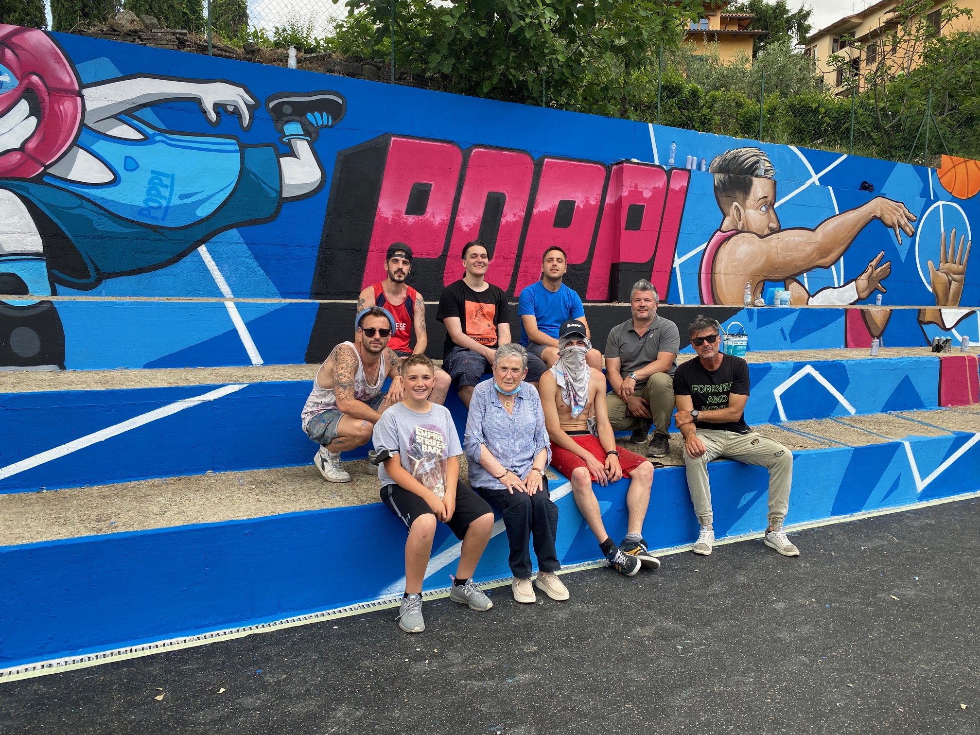 Campo di basket all’aperto di Poppi, i lavori con la street art dei 400 drops crew