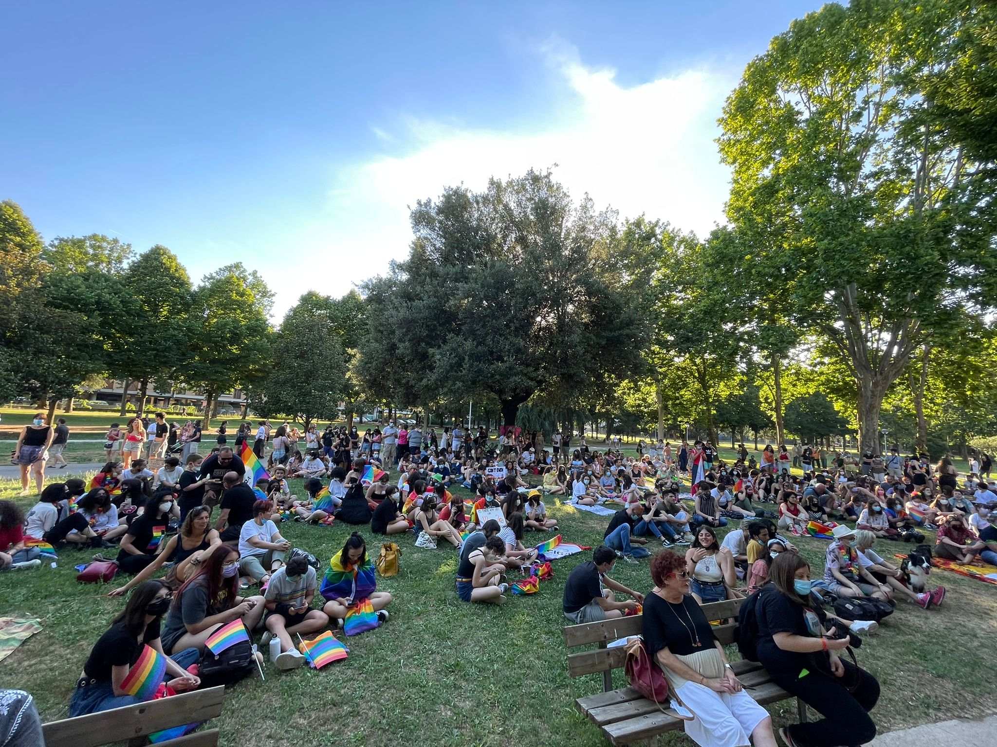 Centinaia di persone hanno partecipato al presidio aretino del Toscana Pride