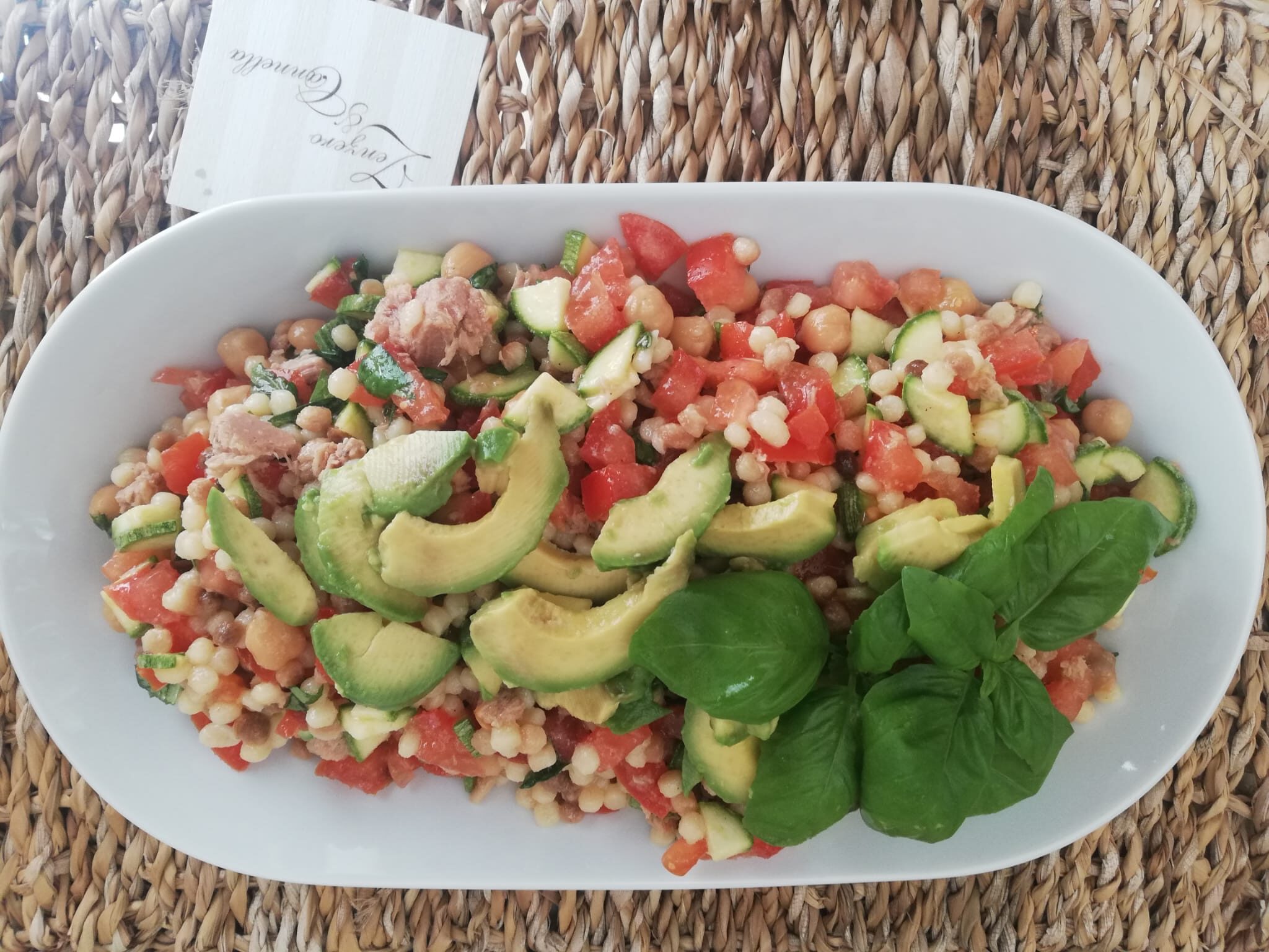 Insalata di fregole e cruditè di zucchine