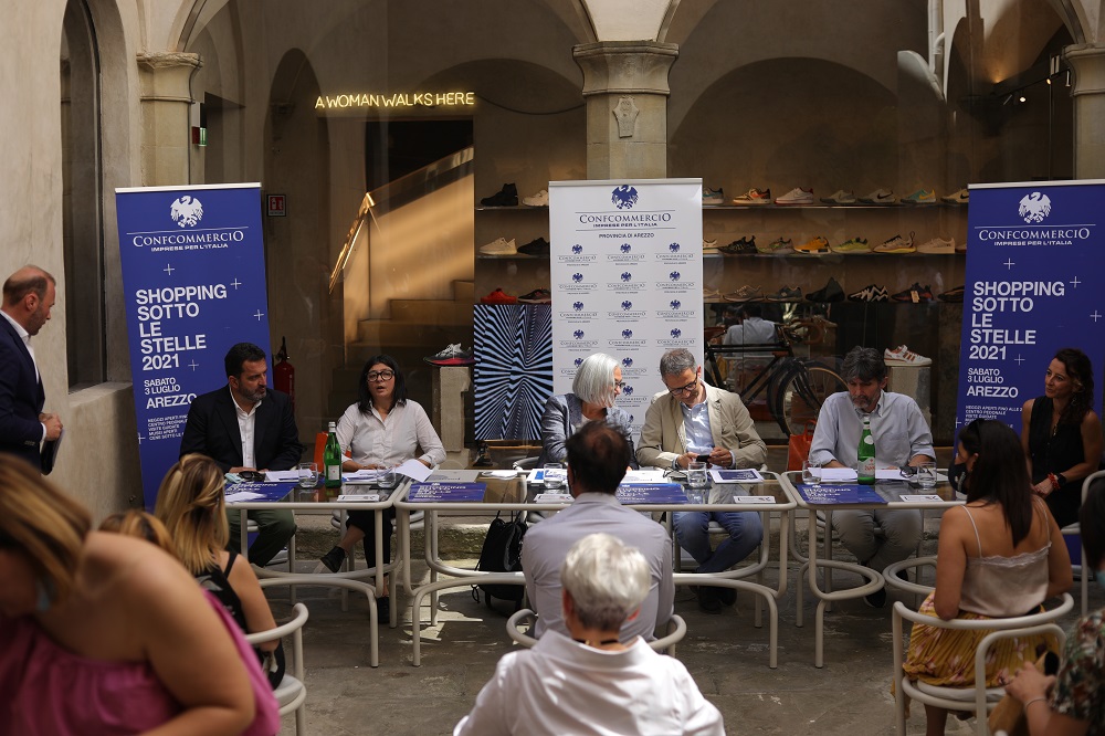 Torna l’appuntamento con “shopping sotto le stelle”