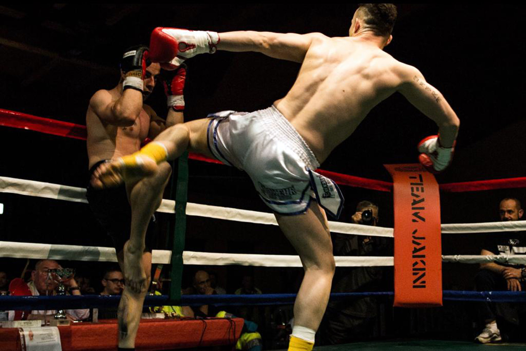 Sedici campioni di kickboxing combattono a “Le stelle del ring”