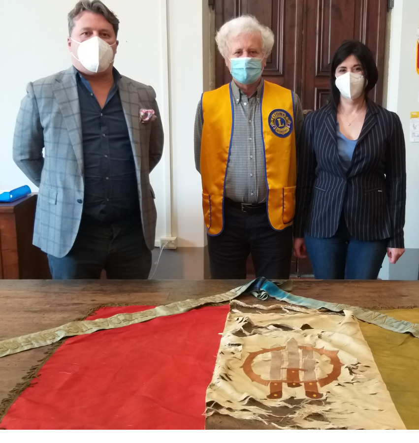 Per la Festa della Repubblica, 2 Giugno, viene riconsegnata al Comune di Castiglion Fiorentino il tricolore dell’Associazione Nazionale Invalidi e Mutilati di Guerra ex sezione di Castiglion Fiorentino restaurata su iniziativa di Lions Club Cortona Valdichiana Host.