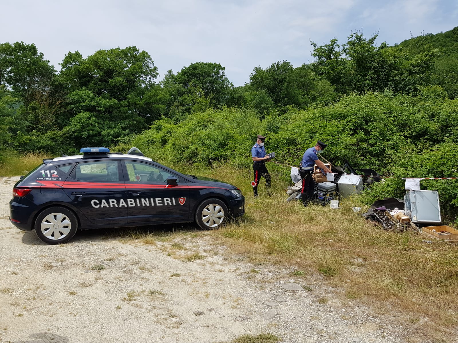 Discarica abusiva scoperta dai carabinieri a Sansepolcro: una persona denunciata per reati in materia ambientale