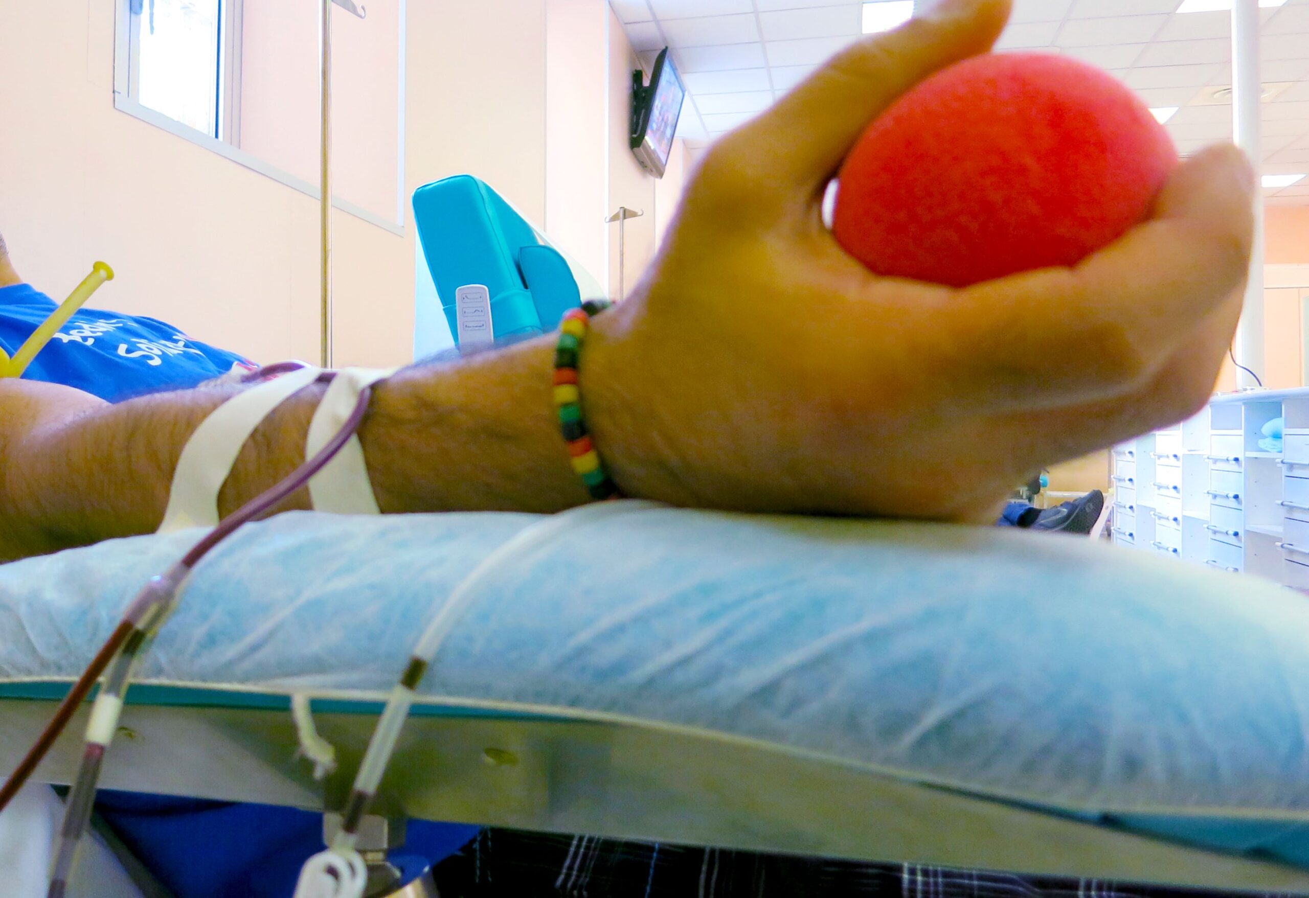 Serve più sangue, l’appello di Avis ai donatori: venite a donare