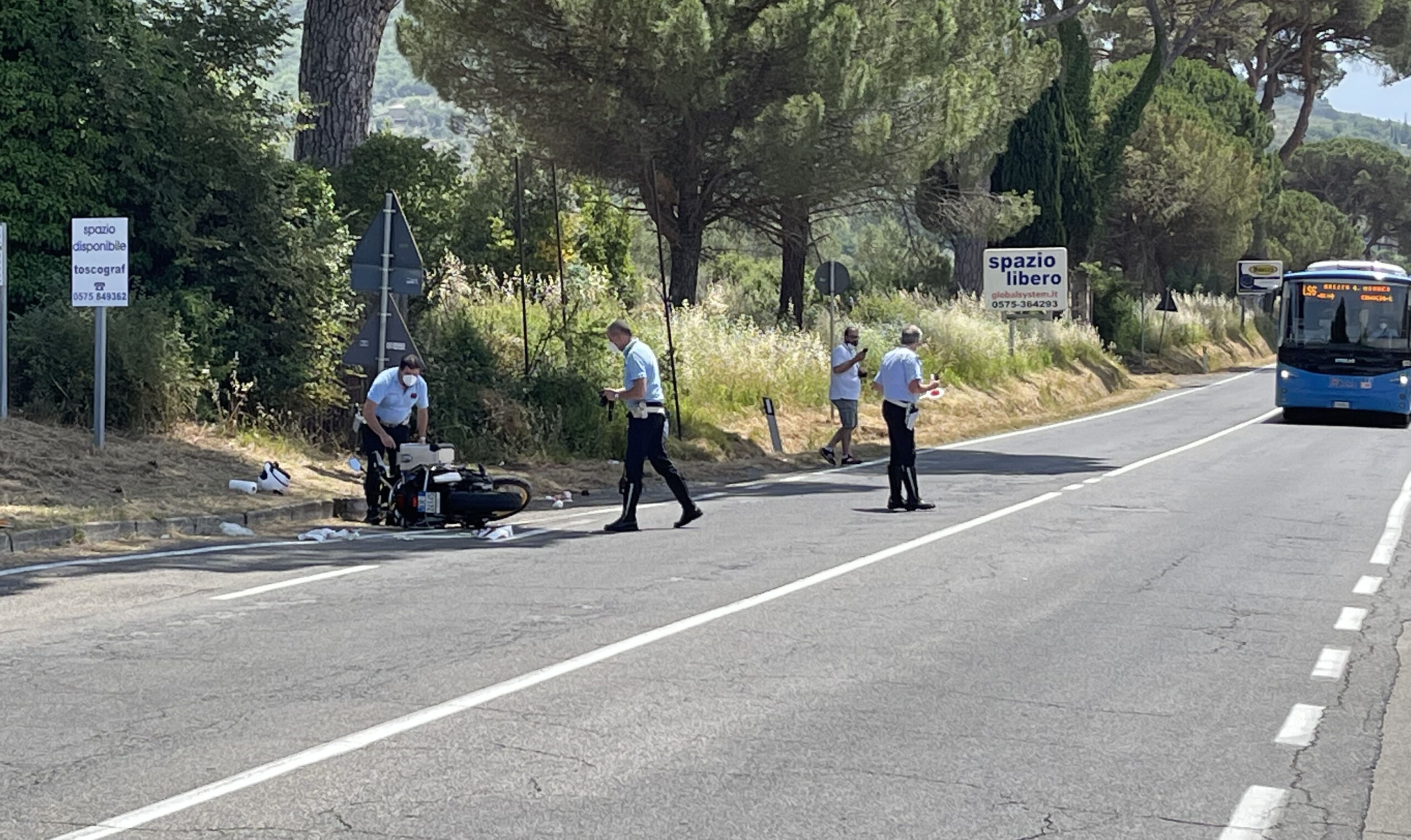 Bambino investito davanti al centro commerciale di Olmo, trasferito in codice rosso al Meyer