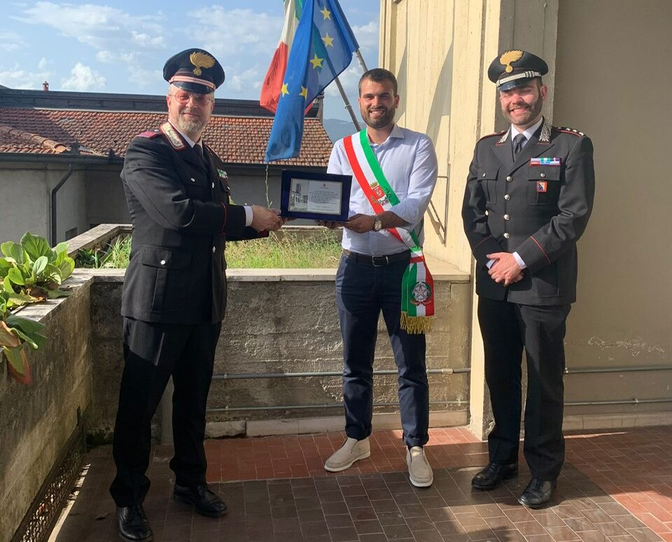 Il Maresciallo Roberto Pratesi lascia Bibbiena, il saluto ufficiale in consiglio comunale e l’abbraccio di un’intera comunità