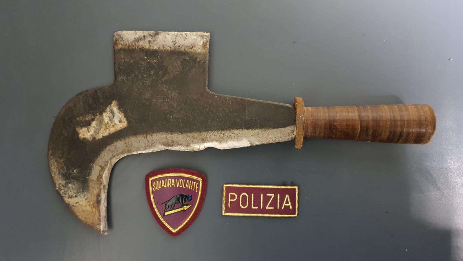 “Ti ammazzo, ora ti ammazzo davvero”: 55enne aretino ferisce gravemente la compagna con una roncola