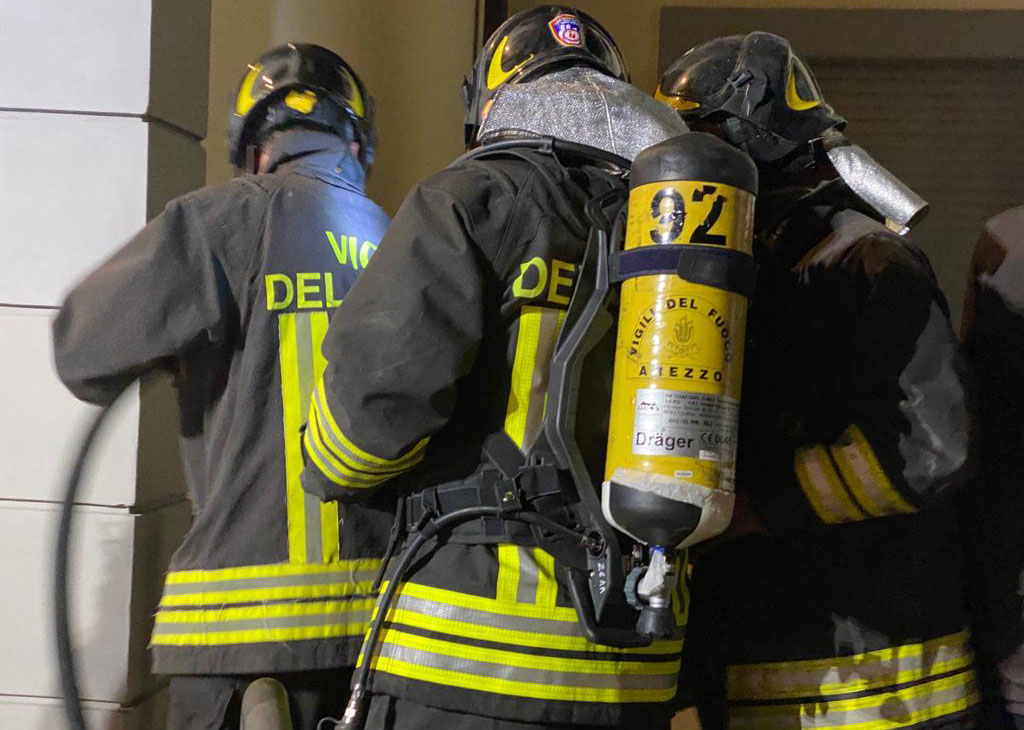 Incendio in un’abitazione a Foiano della Chiana: 40enne trasportato all’Ospedale della Fratta