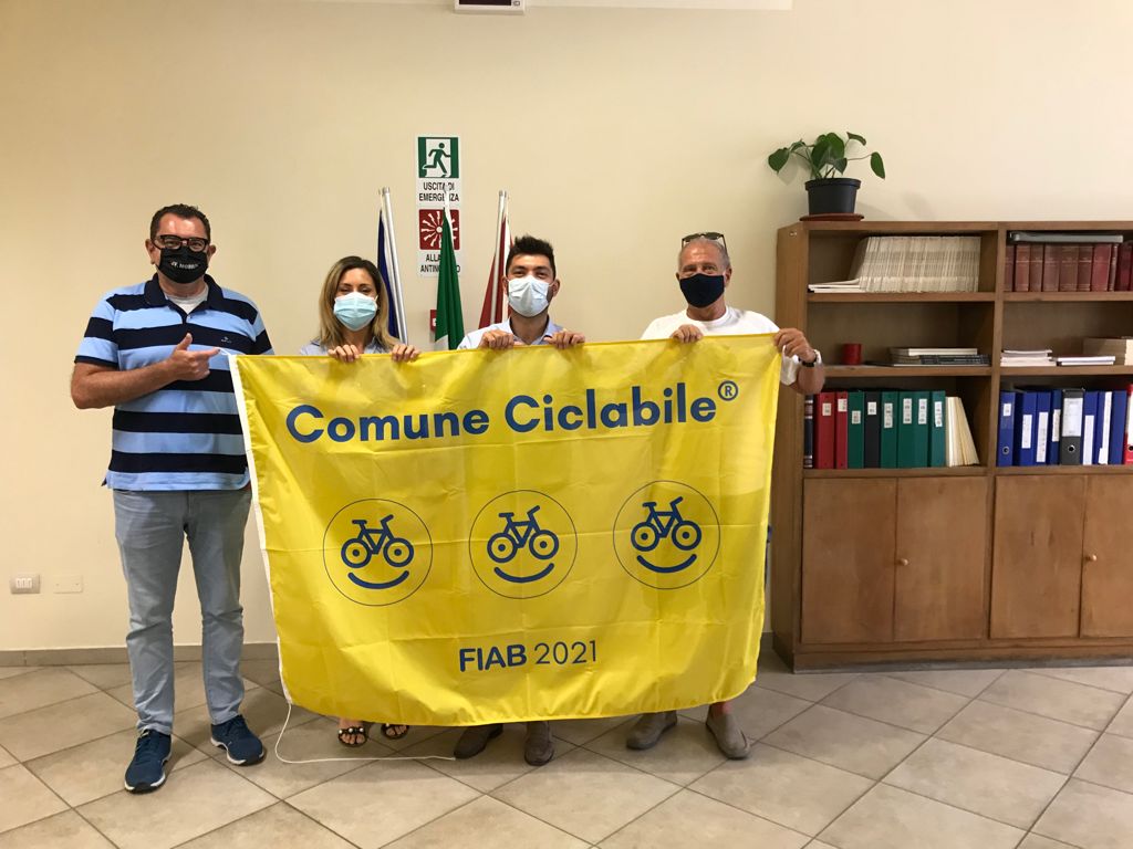 Arezzo nella rete Fiab-ComuniCiclabili: ancora una bandiera gialla con tre bike-smile