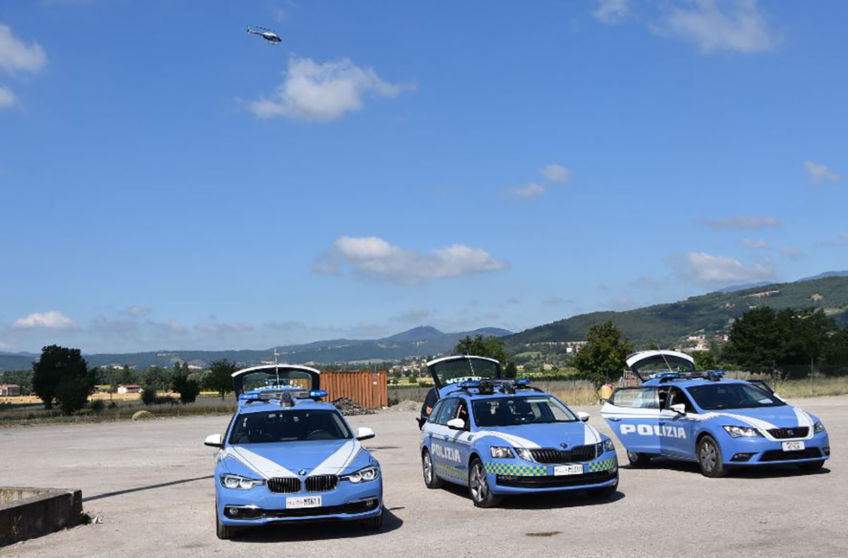 L’azione della Polizia di Stato di Arezzo diretta al contrasto dei traffici illeciti lungo la E/45. Controllate 60 persone e più di 300 veicoli