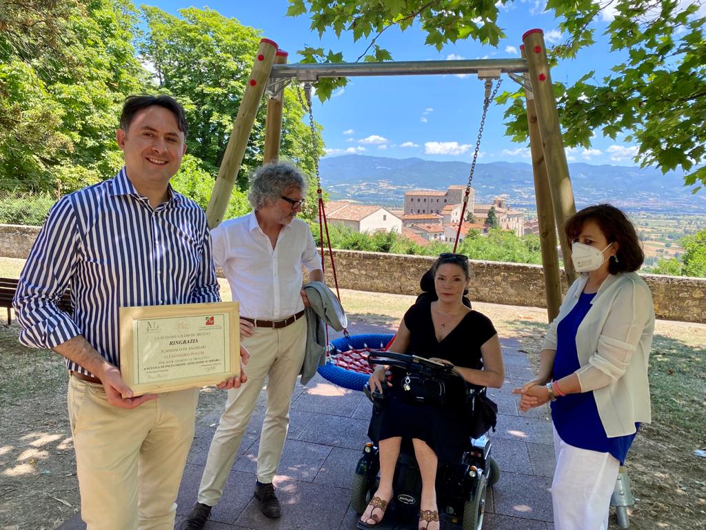 Il comune di Anghiari installa giochi “speciali” per bambini con disabilità