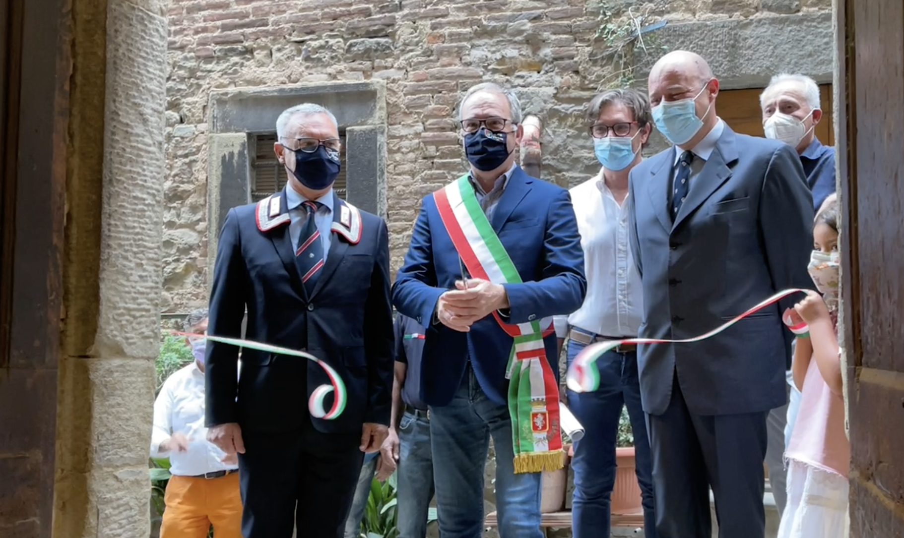 Cortona, inaugurata la mostra di armi antiche
