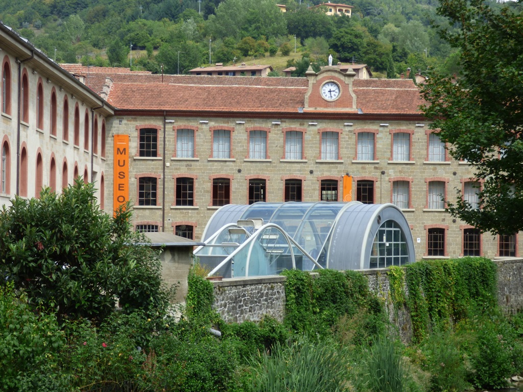 Apertura della mostra “Dante e l’arte tessile” a Stia