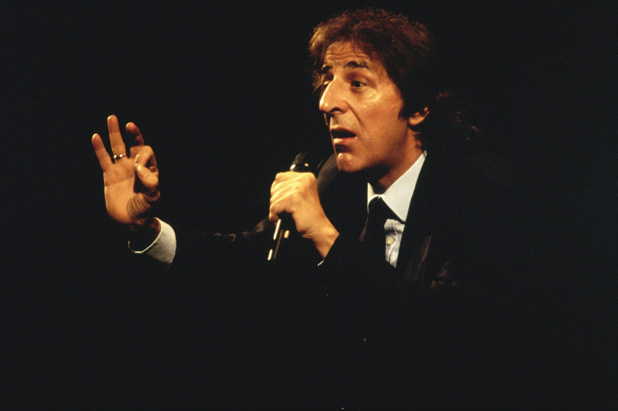 “La libertà è…Giorgio Gaber” cambia location