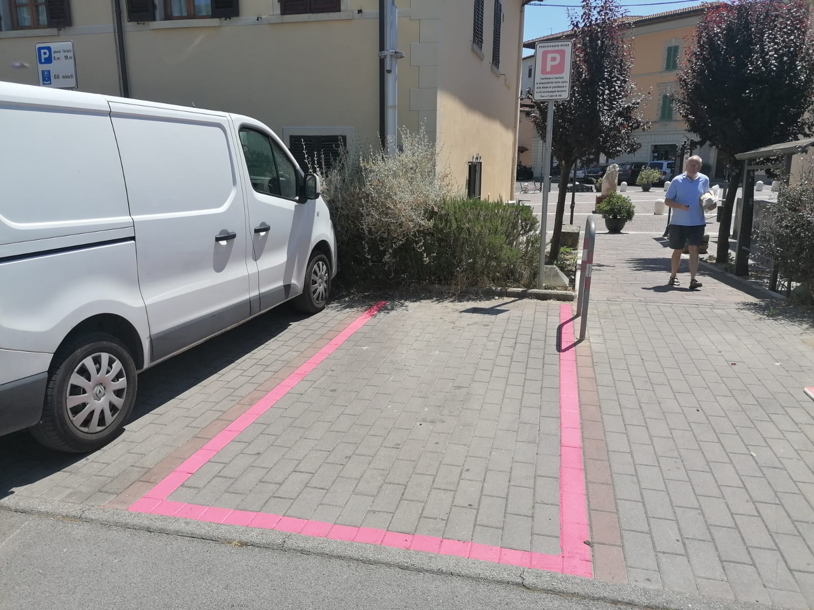 Undici “parcheggi rosa” a Cavriglia