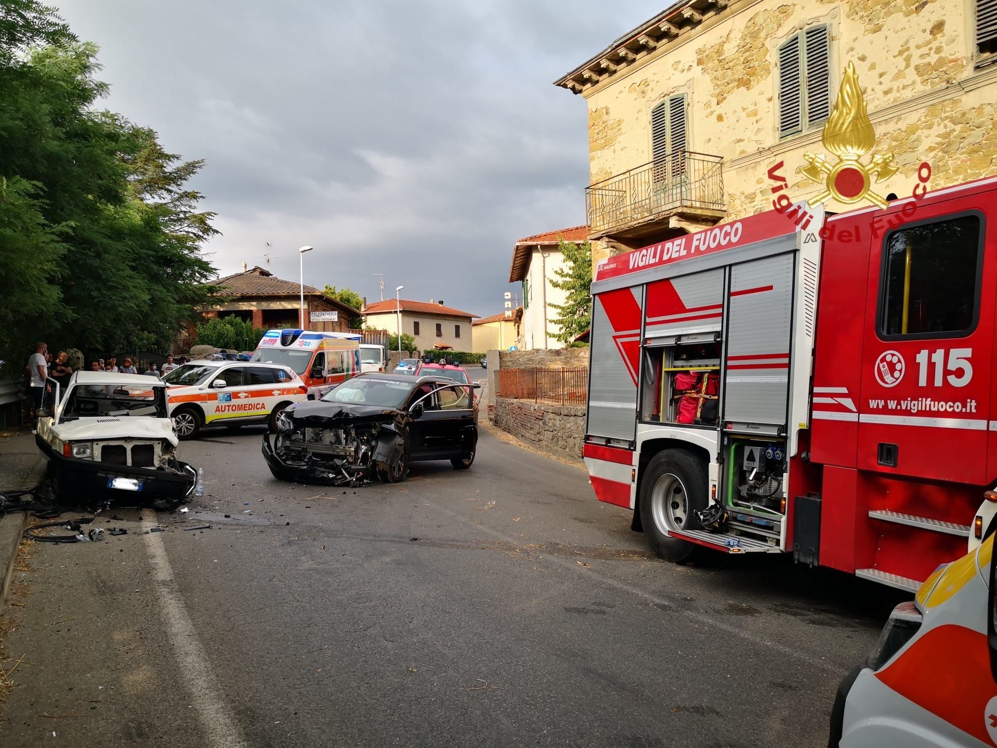 Scontro fra due auto sulla SP69 a Ponticino, 5 le persone ferite