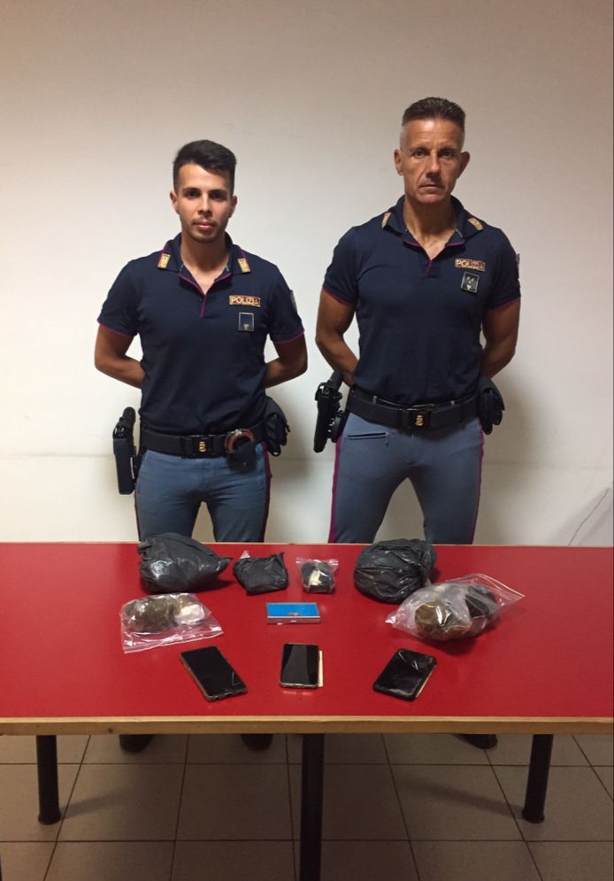 Trafficante di droga albanese arrestato dalla Polizia di Stato in A1 con 800 grammi di droga: andava al Rave Party di Viterbo