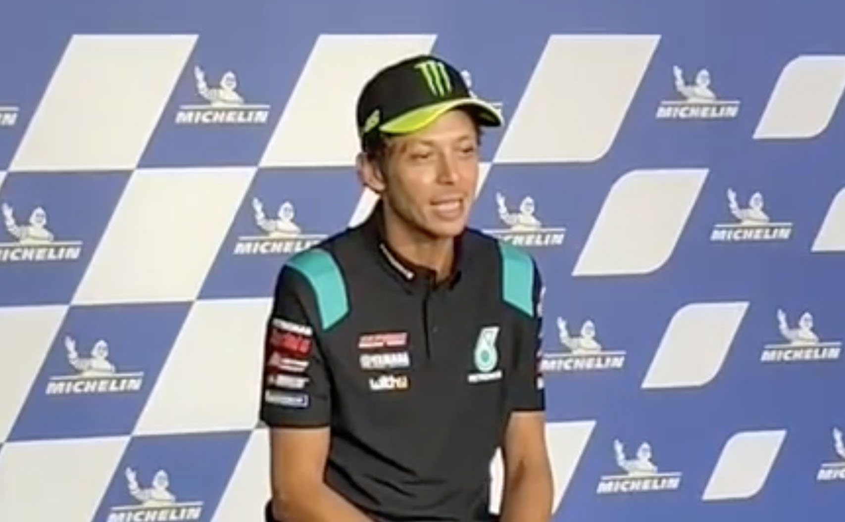 Valentino Rossi si ritira dal motomondiale: “Mi dispiace, è stato bello”