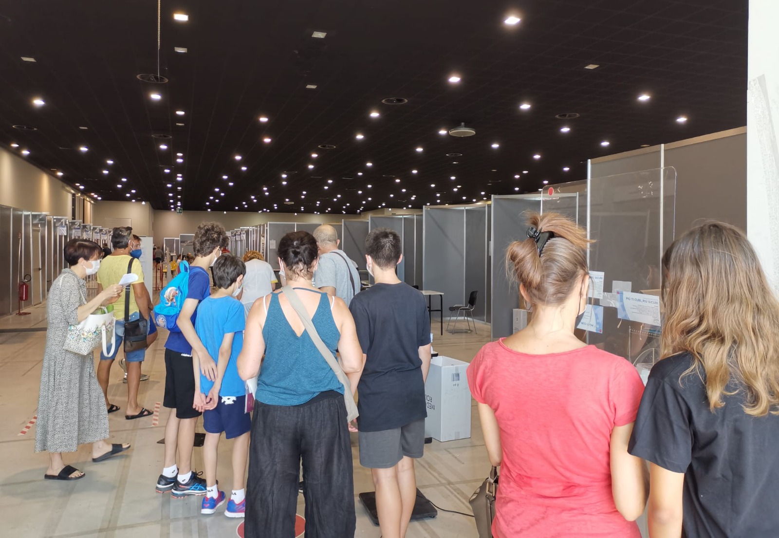 Prima giornata di “Open Day” vaccinazione per i giovani tra i 12 e i 18 anni. Da oggi possono vaccinarsi anche senza prenotazione