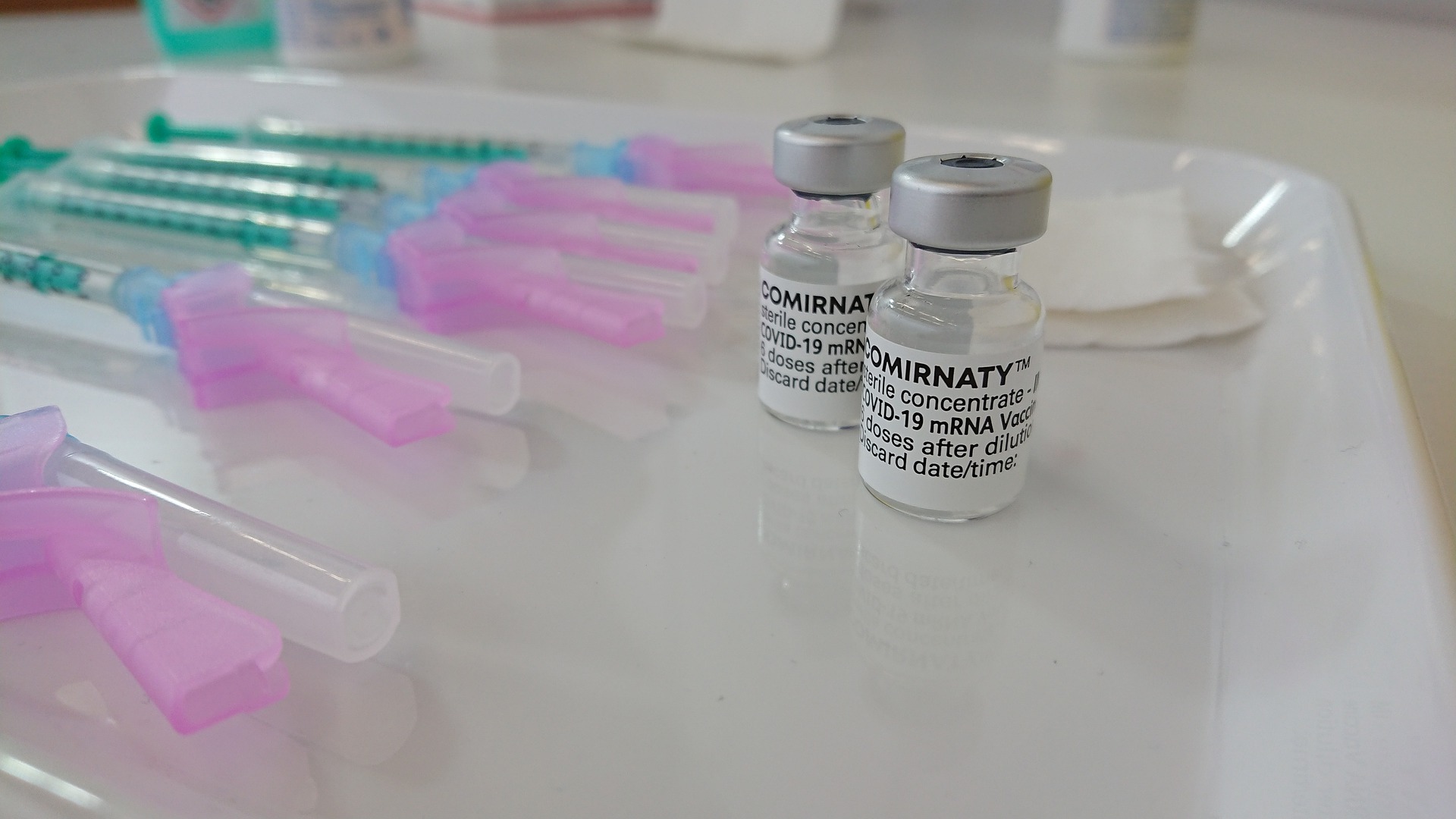 L’Ema avvia una nuova indagine sugli effetti collaterali dei vaccini anti-Covid