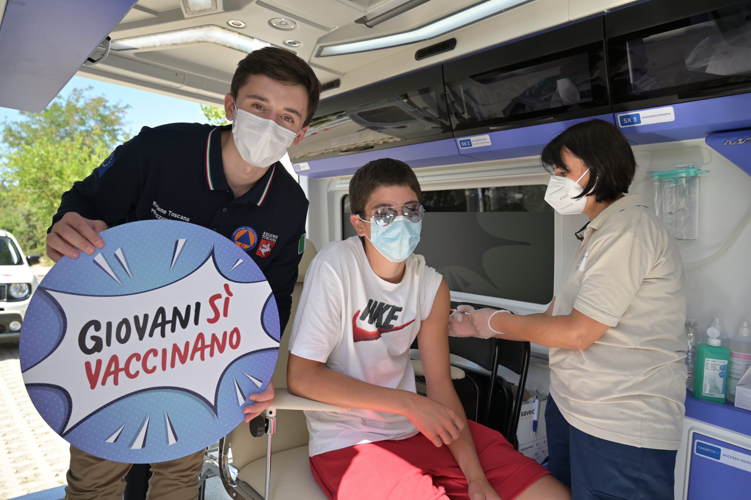 Vaccini in spiaggia, a Follonica boom di prenotazioni. Dosi da 150 a 200