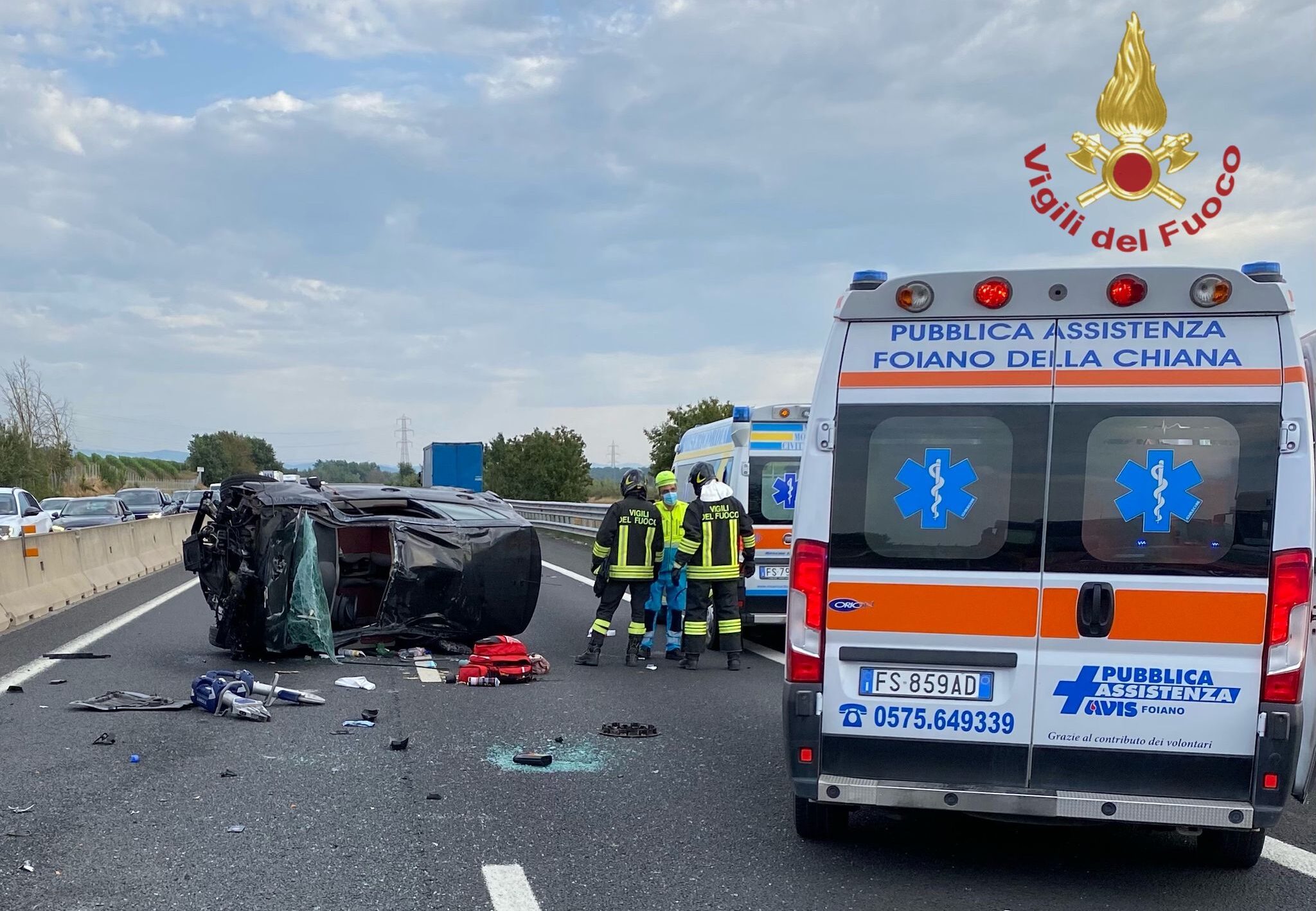 A1, auto si ribalta durante il sorpasso. Quattro le persone ferite