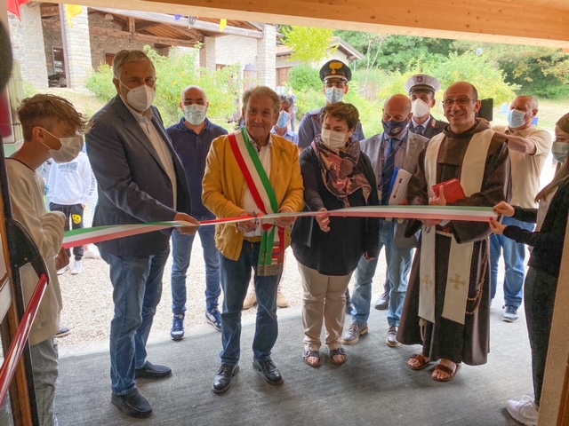 Taglio del nastro questa mattina a Chiusi della Verna: in vista dell’anno scolastico inaugurata la nuova scuola media