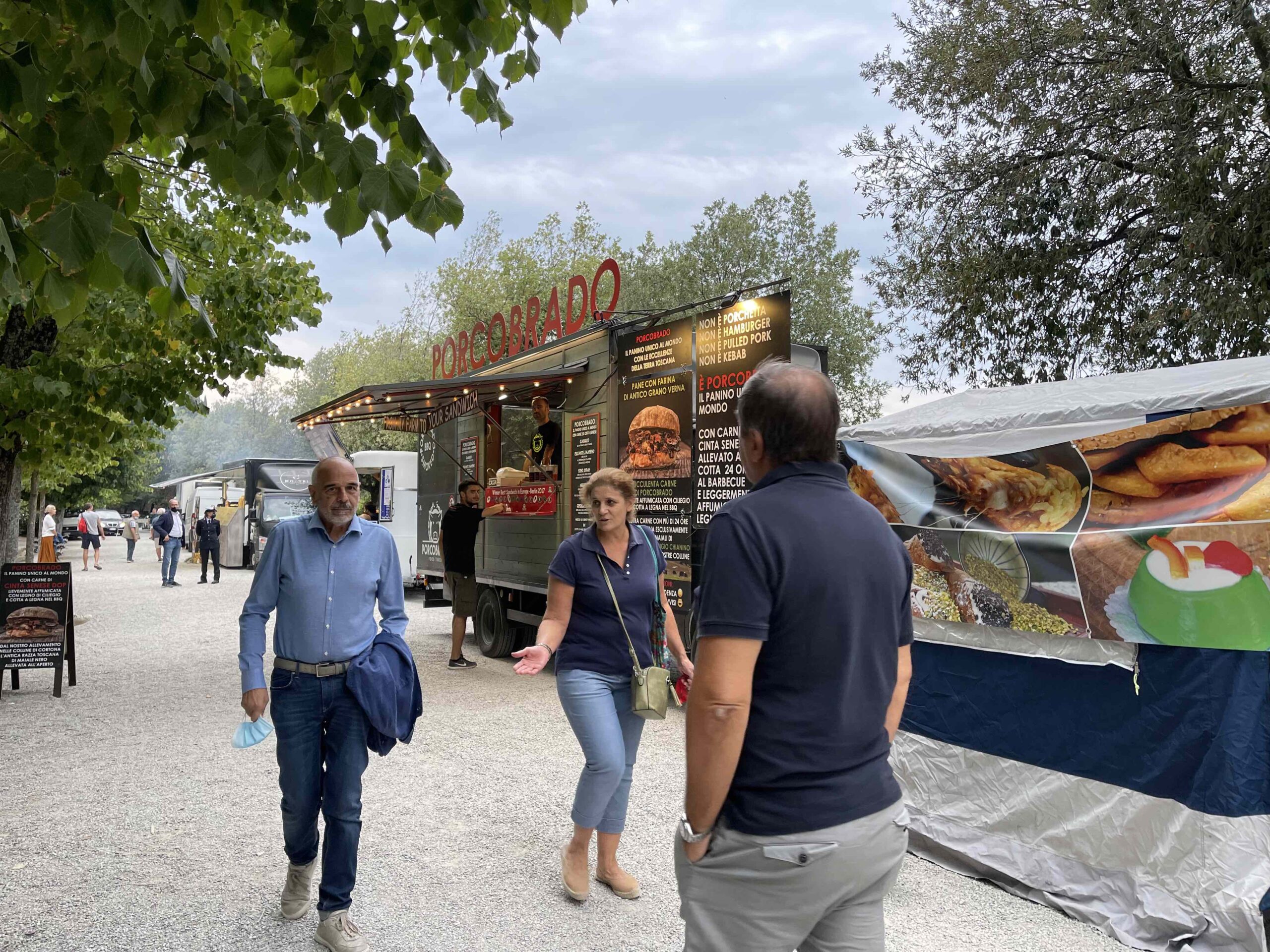 È partita la prima edizione di «CortonArt», fino a domenica cibo, artisti di strada e mercatini vintage