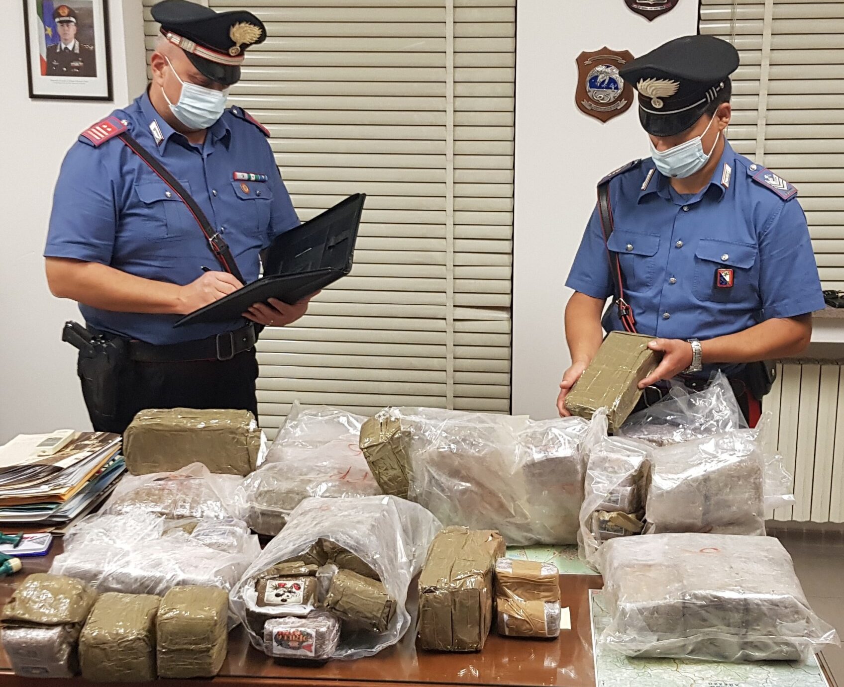 Max sequestro di droga ad Arezzo: i carabinieri arrestato trafficante con 60 chili di hashish