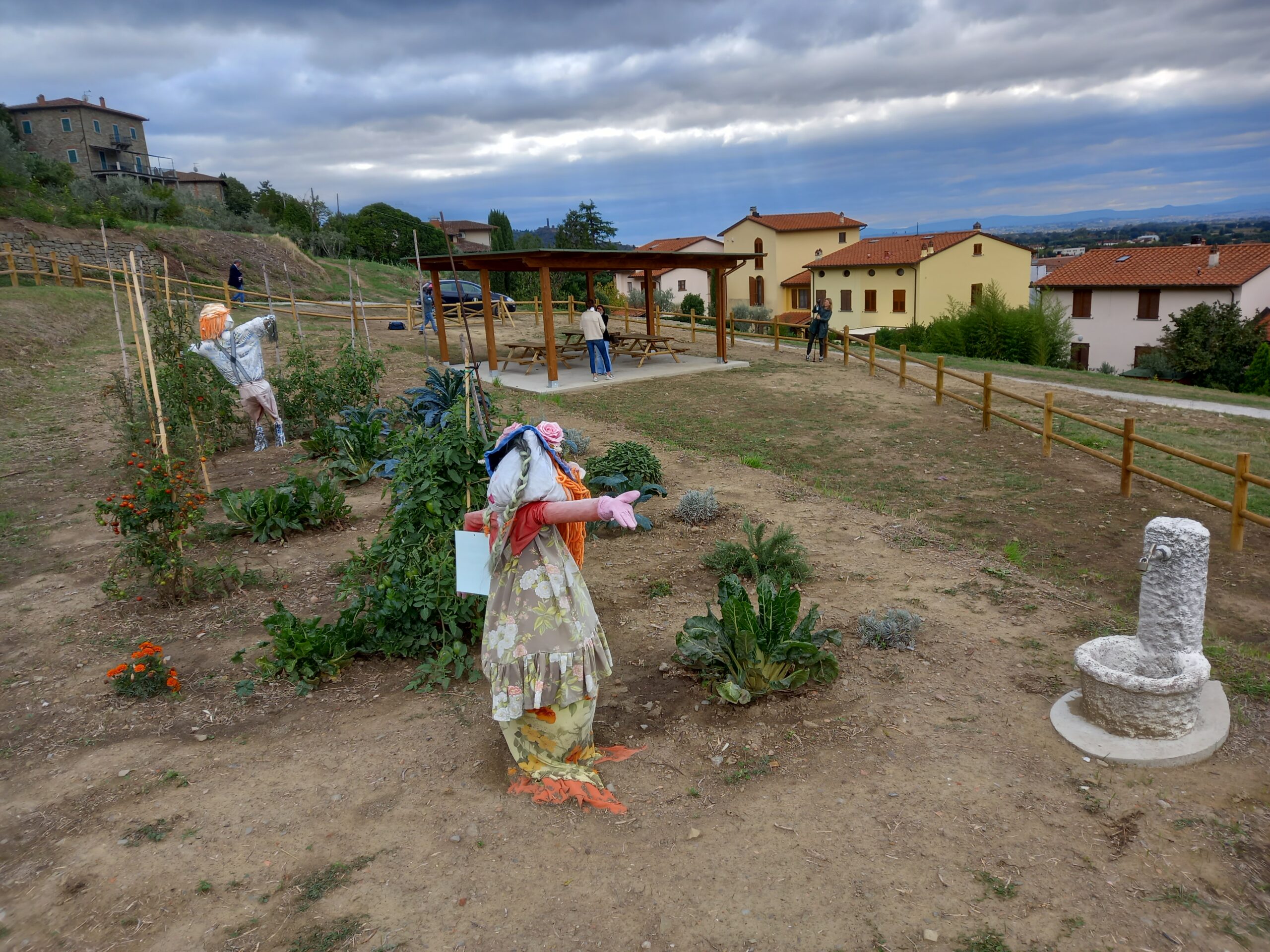 “Giardino al Belvedere”: l’area prospicente la scuola primaria “Ghizzi” si trasforma in un’aula a cielo aperto