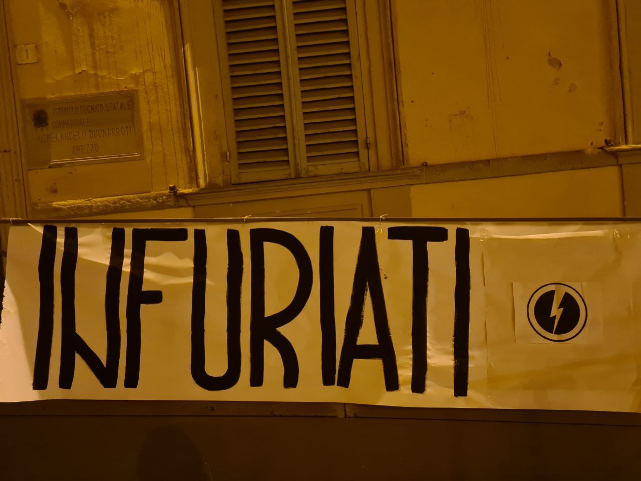 INFURIATI: anche ad Arezzo il Blocco Studentesco lancia il nuovo slogan per l’anno scolastico 2021/2022 