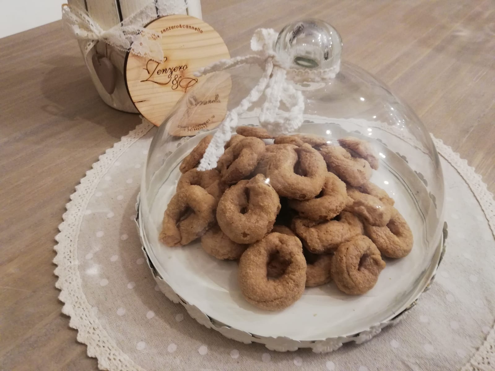 Torcetti al vino rosso e olio E.V.O.