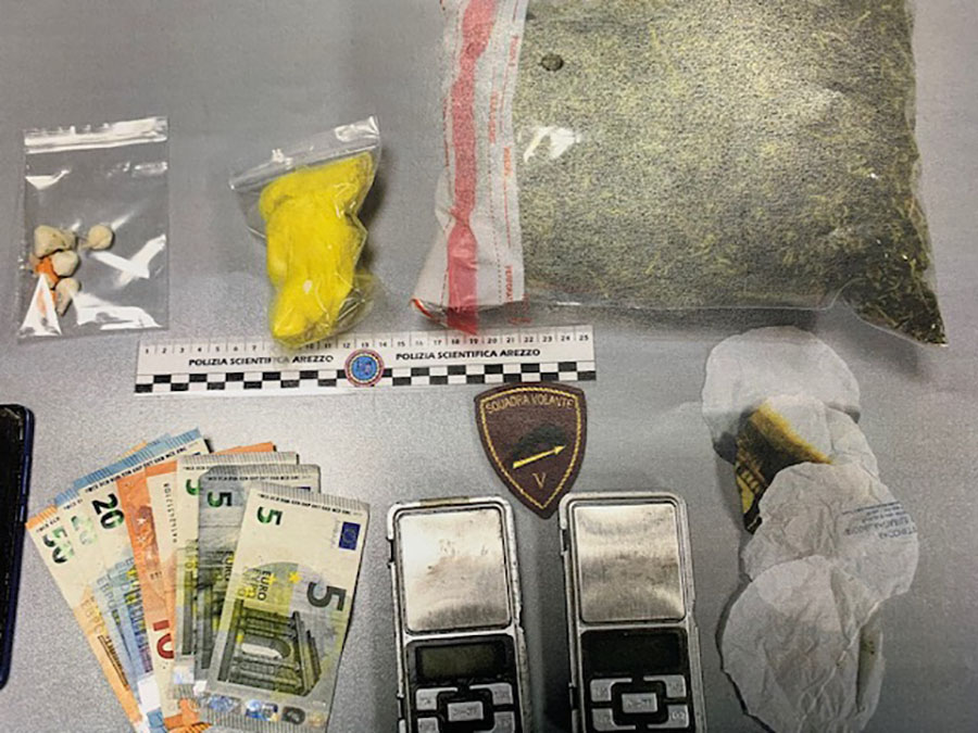 Operaio di giorno, pusher di notte. La polizia arresta 53enne pregiudicato