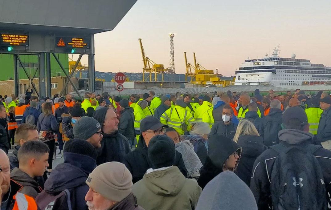 I varchi dei porti bloccati dalla protesta contro il Green Pass I varchi dei porti bloccati dalla protesta contro il Green Pass