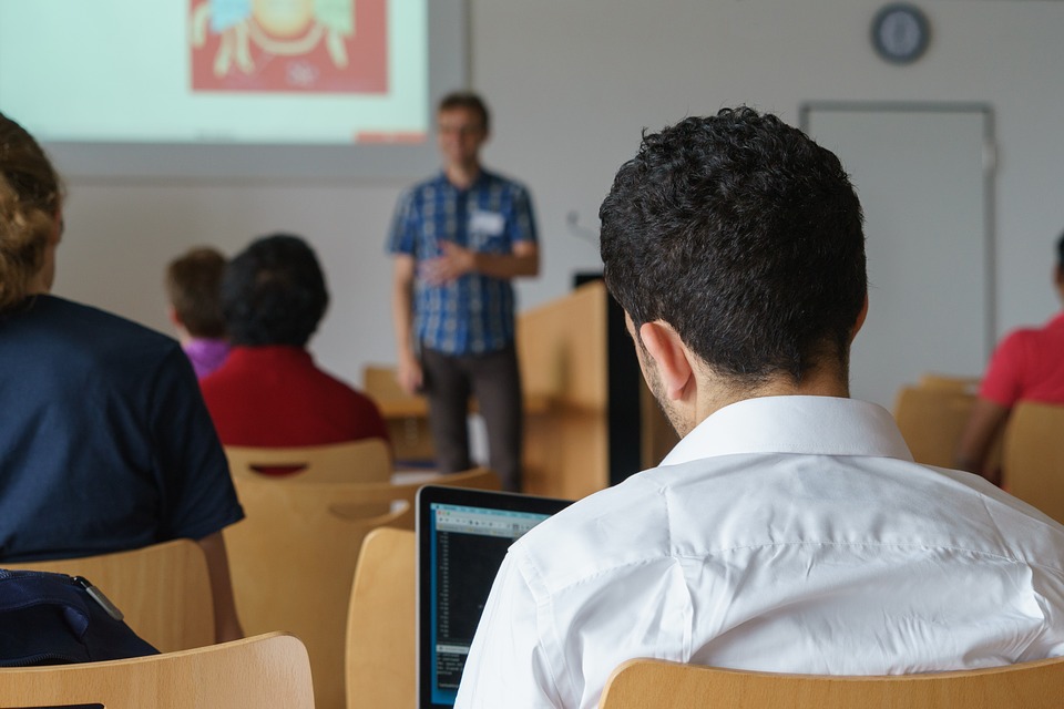 Poli tecnico professionali: la formazione dei docenti è efficace. Il report di Indire