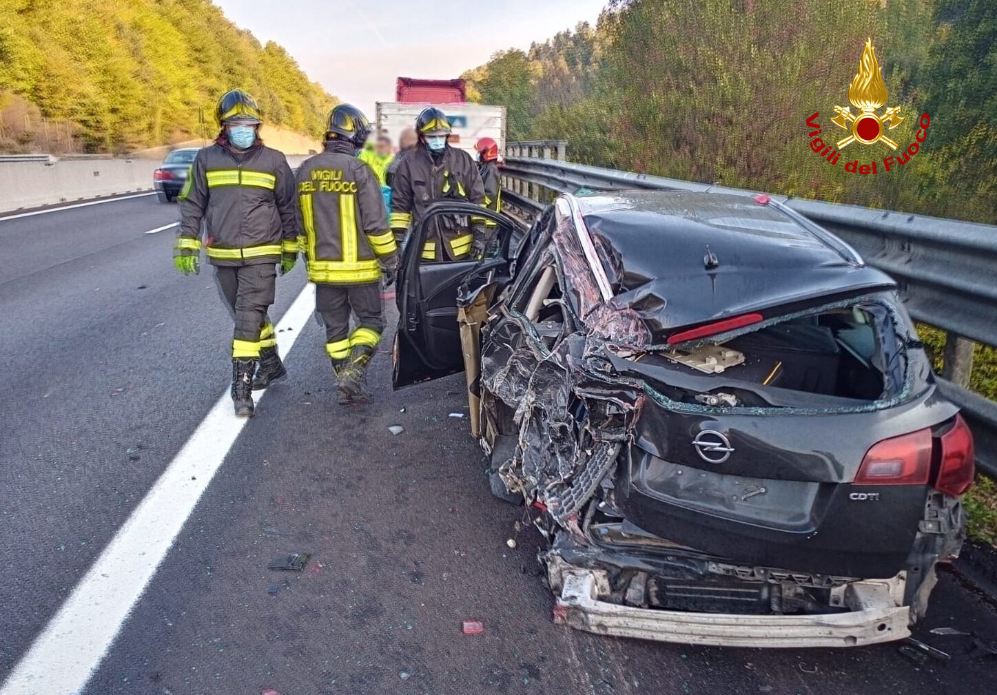 Incidente in A1 tra un mezzo pesante e una vettura, ferito il conducente dell’auto