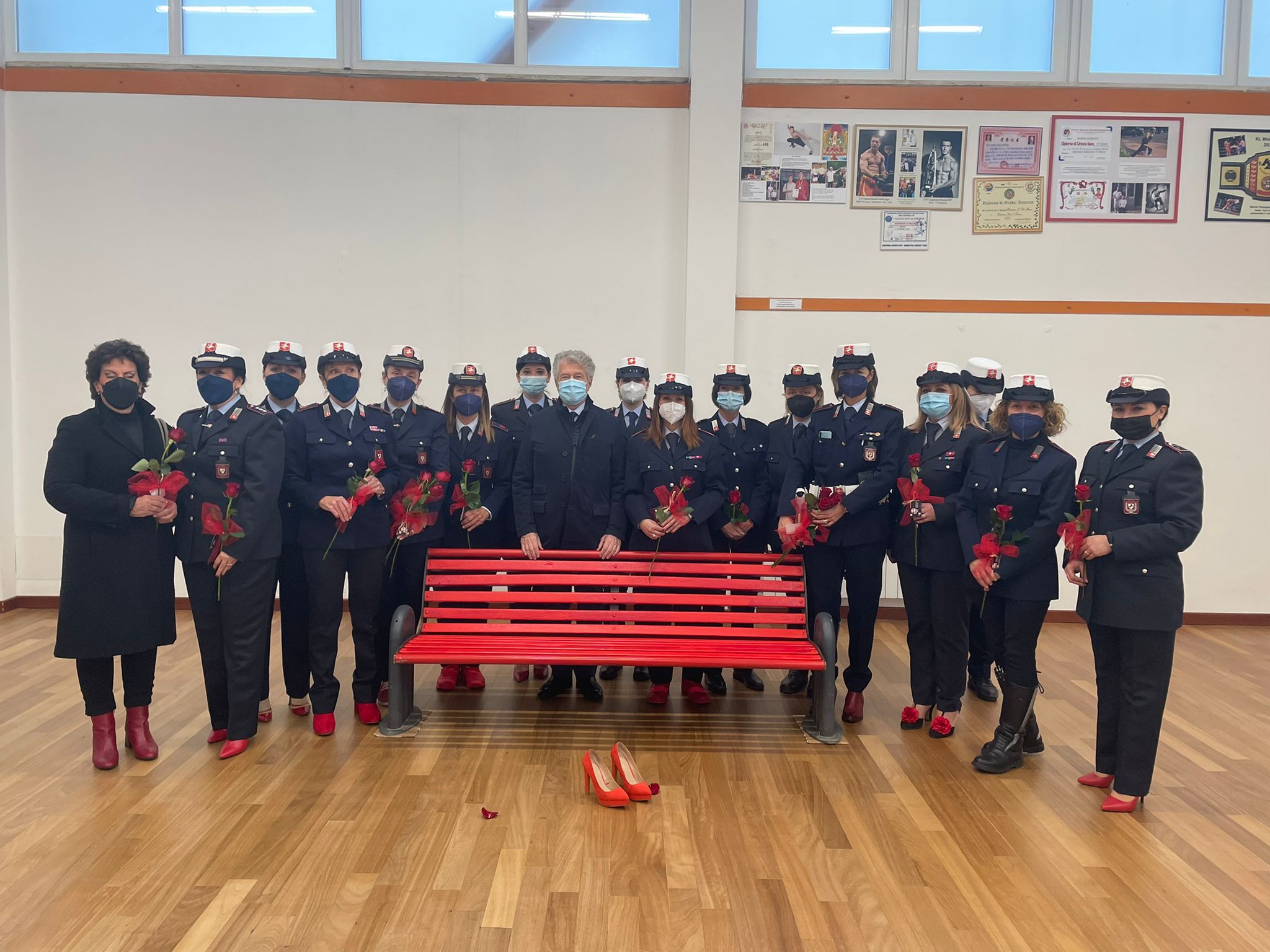 L’omaggio della Polizia Municipale di Arezzo per dire “no” alla violenza contro le donne