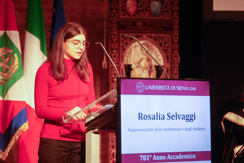 Mattarella inaugura l’anno accademico a Siena, la studentessa: “Università sono diventate palestre di sfruttamento”