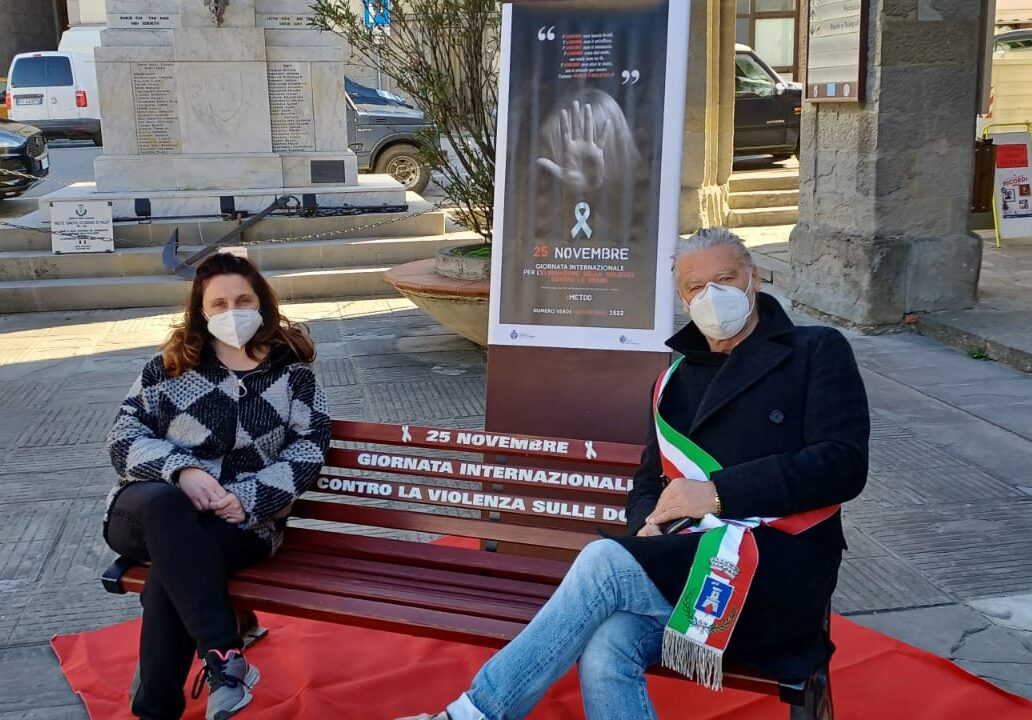 A Castel Focognano altre panchine rosse come simbolo della lotta alla violenza sulle donne
