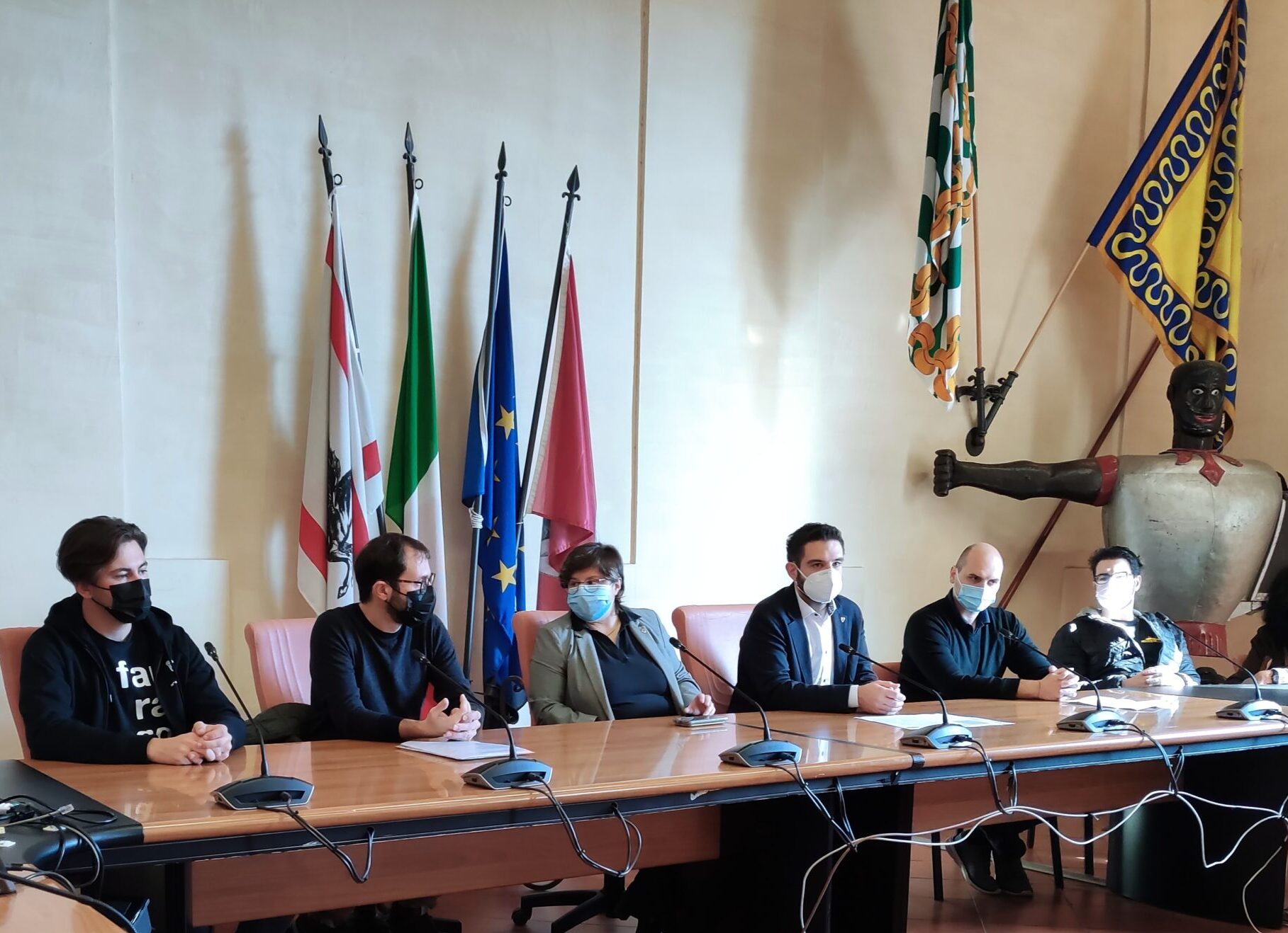 Comune di Arezzo: le politiche giovanili e le politiche sociali insieme Comune di Arezzo: le politiche giovanili e le politiche sociali insieme