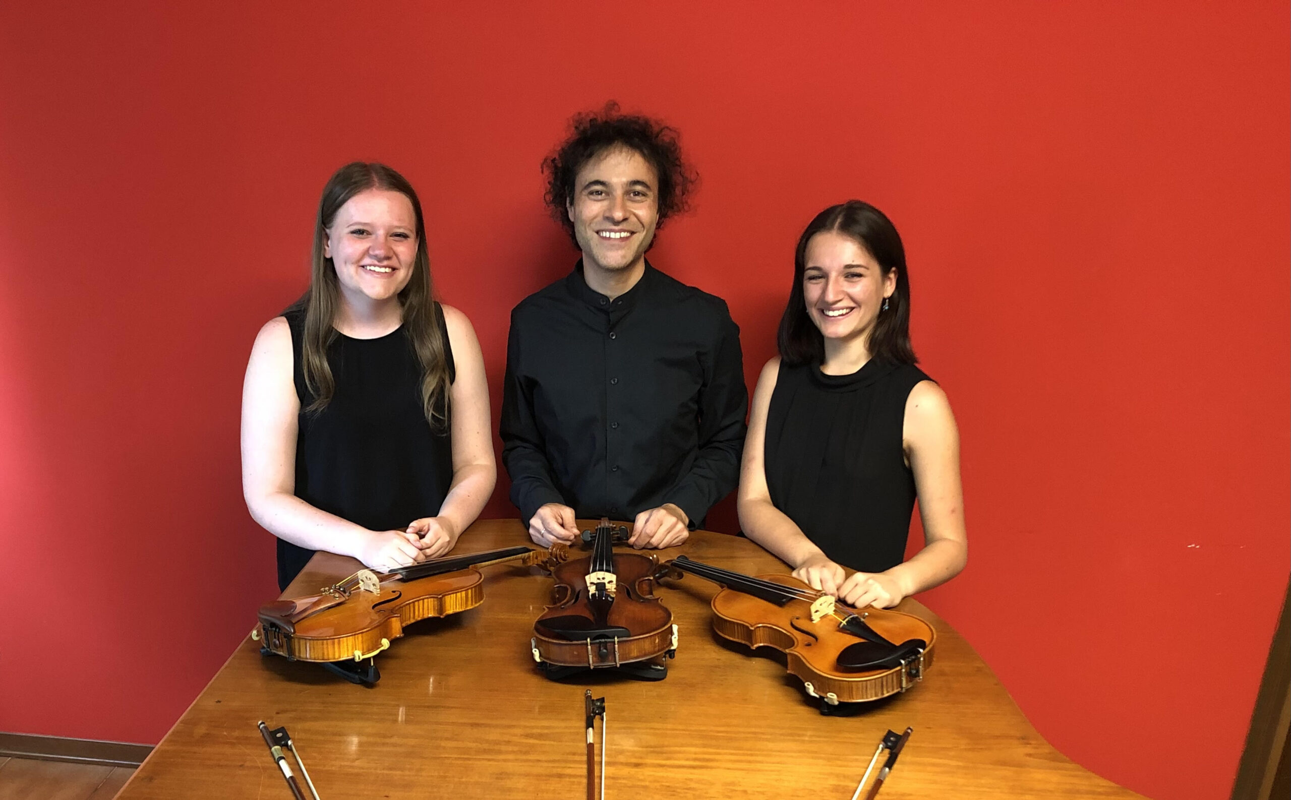 Domani alla Casa della Musica il trio di violini formato da Giacomo Scarponi, Francesca Biondi e Ilaria Scopigno