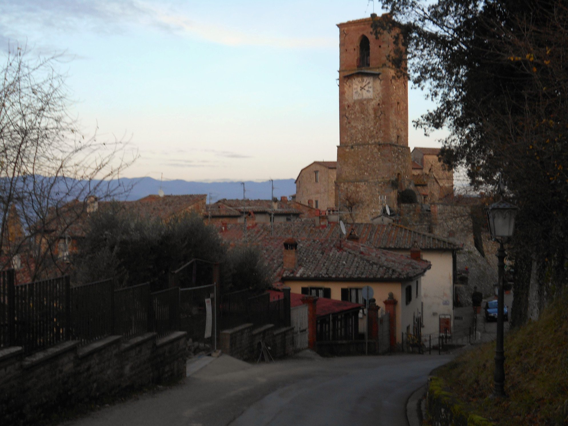 Il Campano di Anghiari si tinge di rosso