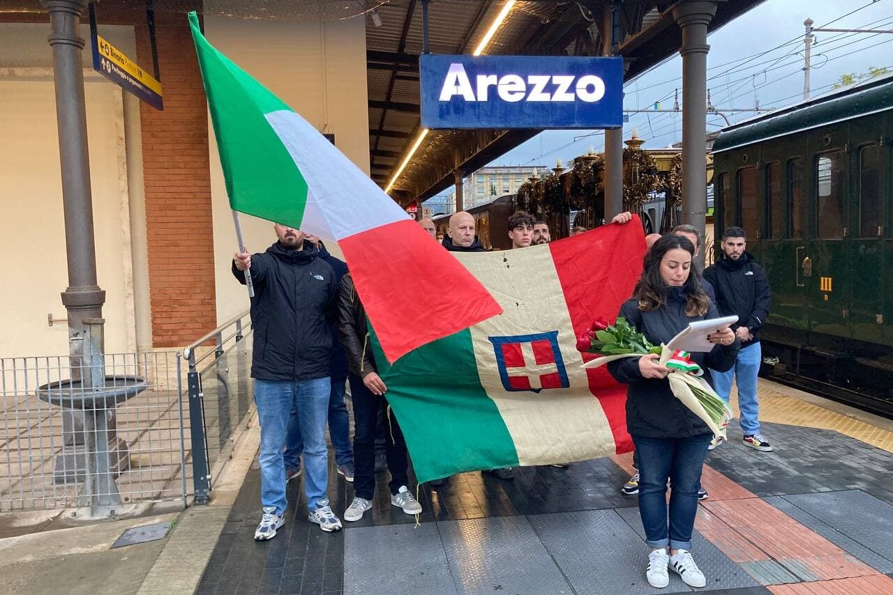 Casapound Arezzo onora il passaggio del Milite Ignoto