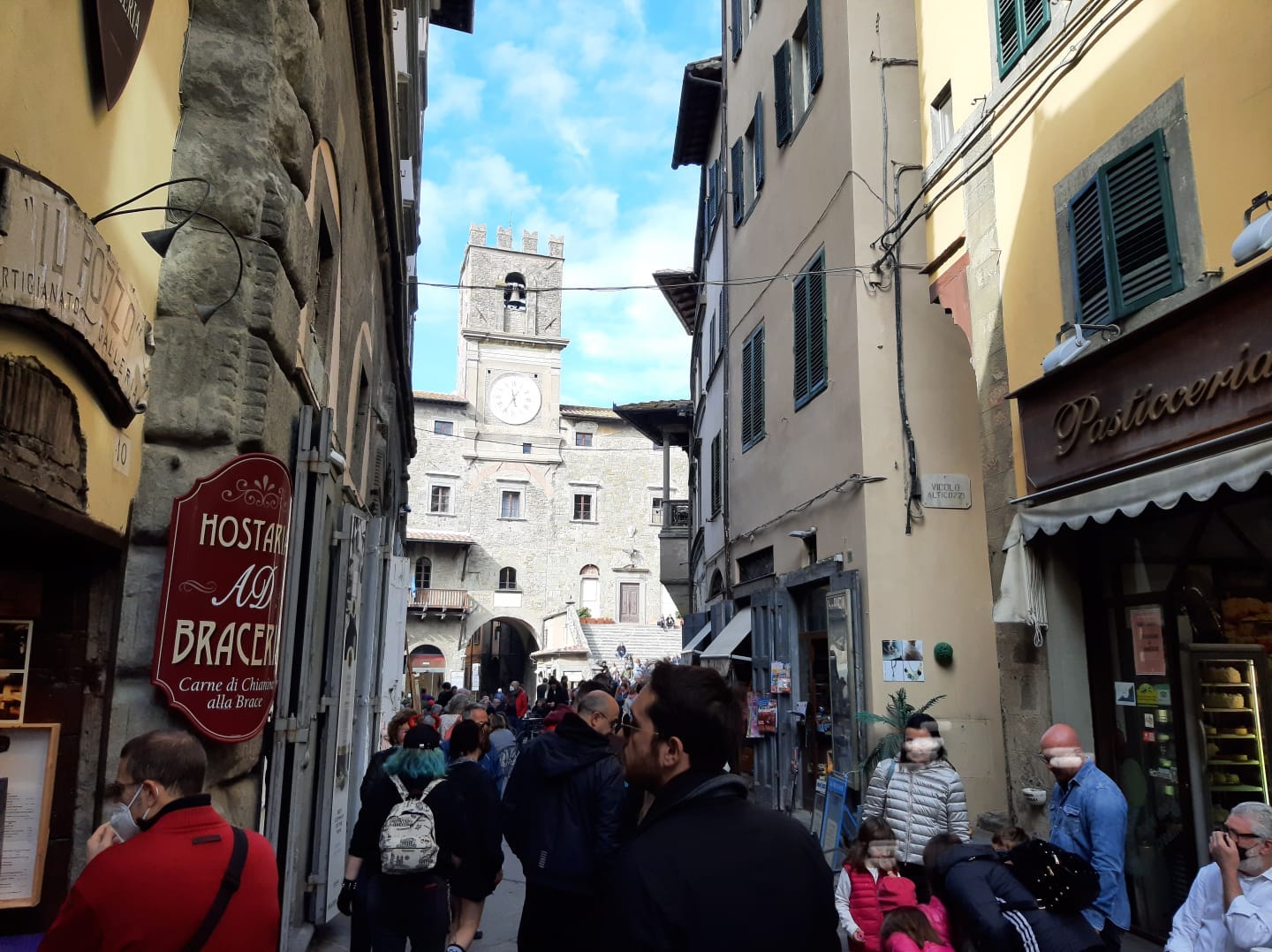 Cortona, ponte di Ognissanti da tutto esaurito. La stagione turistica si allunga