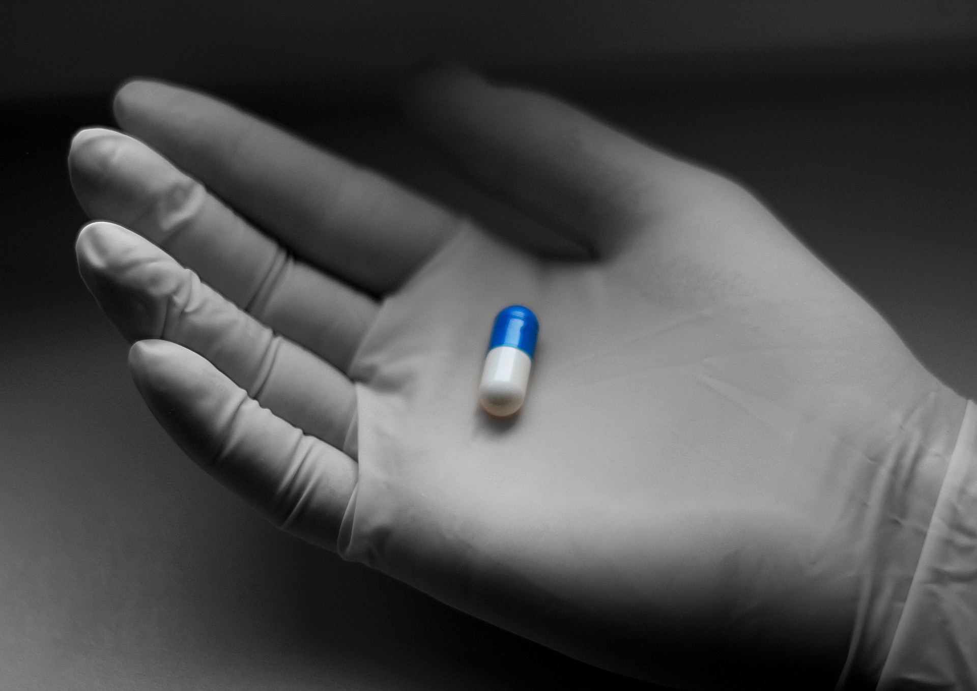 Regno Unito primo Paese ad approvare un farmaco per curare il Covid