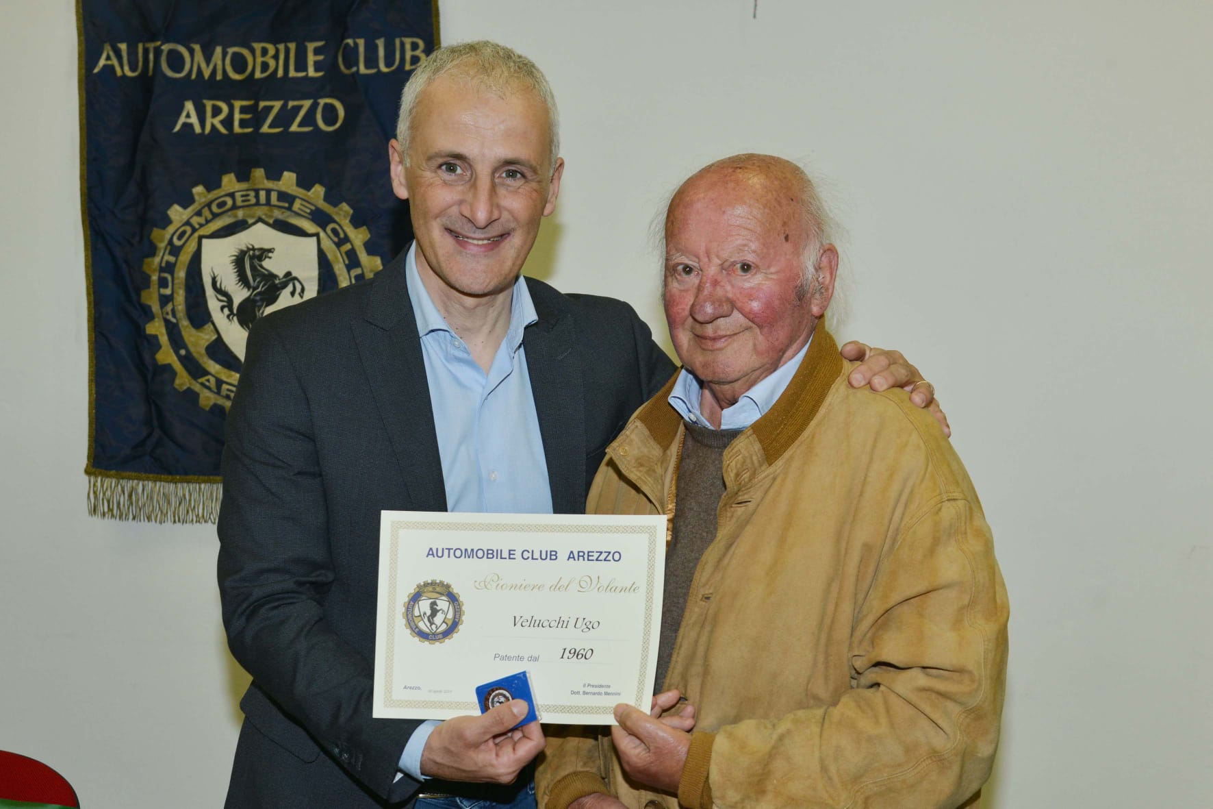 Un premio ai «pionieri al volante». L’ACI festeggia gli aretini che guidano da 60 anni.