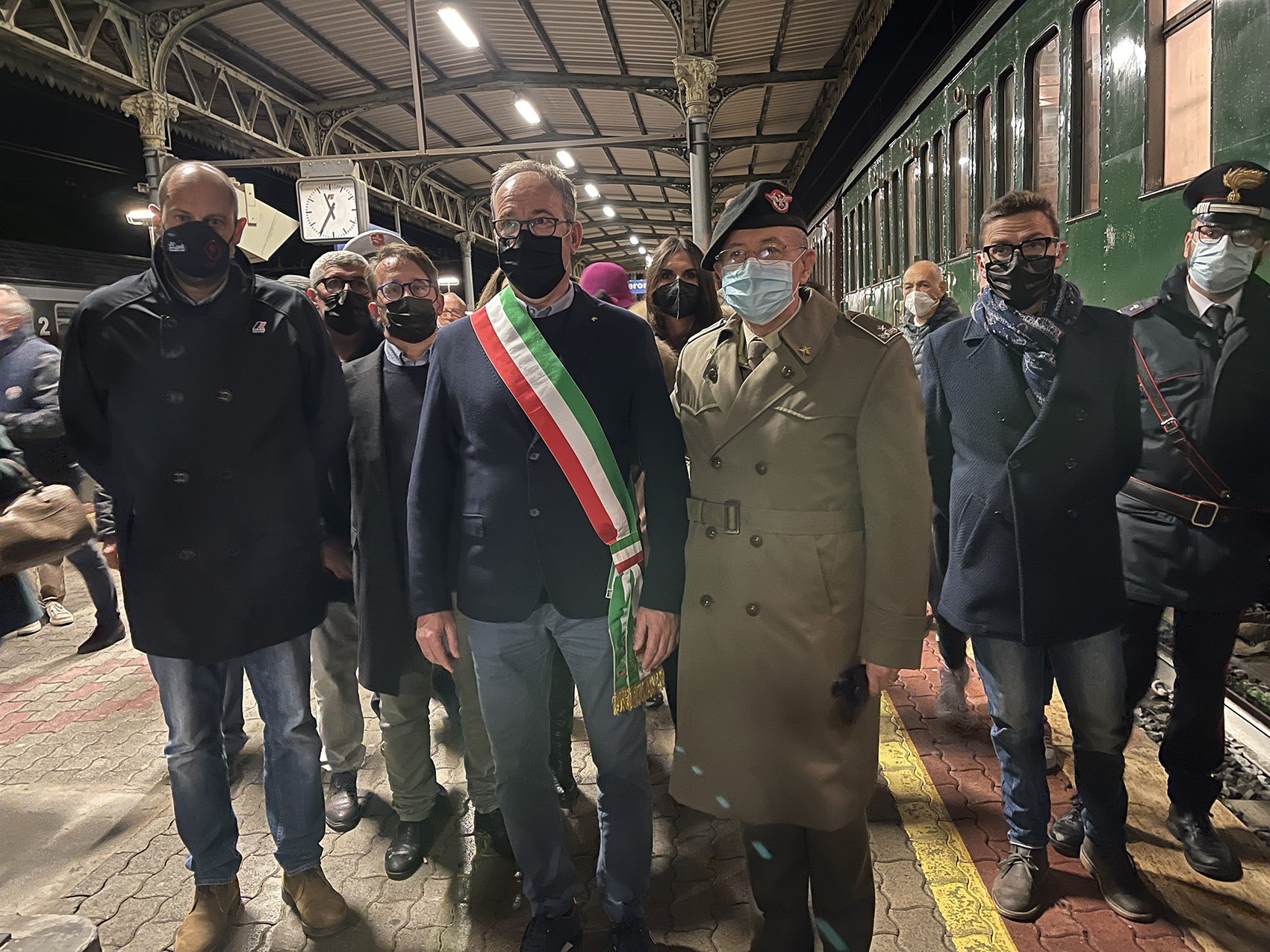 Cortona, emozioni al passaggio del treno storico del Milite Ignoto