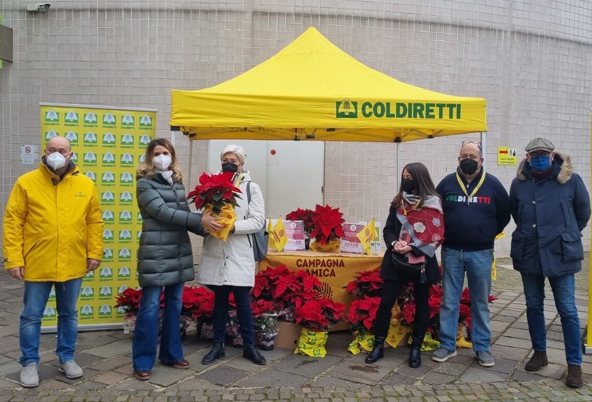 Coldiretti dona al “San Donato” le stelle di Natale